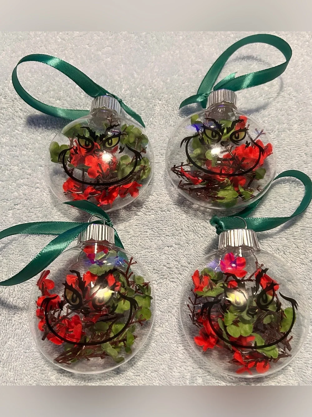 GRINCH-INSPIRED/FANDOM 4-PIECE DISC ORNAMENT SET/HANDCRAFTED